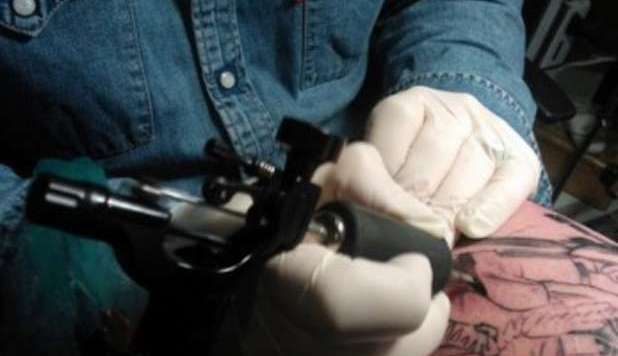 FEDERICA, 23 ANNI, MUORE DUE GIORNI DOPO IL TATUAGGIO - 21/04/2013