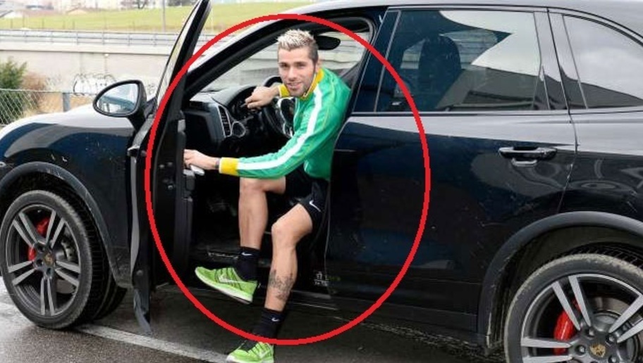 ''VALON, SONO NAPOLETANO'' UN TIFOSO GLI URLA, BEHRAMI FERMA LA MACCHINA E FA UN GESTO DA BRIVIDI - 09/10/2017
