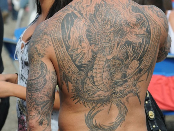 ARRIVA LA TASSA SU TATUAGGI E PIERCING: DAL 30 GIUGNO CONTROLLI SULLE SPIAGGE - 07/01/2015