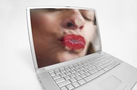 SE OGGI NESSUNO C'HA ANCORA PENSATO... TE MANNO IO STO BACIO CHE TE SEI MERITATO !! - 12/03/2012