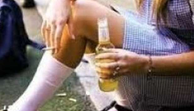 FUMO E ALCOL: I GIOVANI SONO PIÚ A RISCHIO DI AMMALARSI DI CANCRO - 27/10/2012
