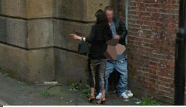 BECCATI A FARE SESSO DA STREET VIEW:  LE IMMAGINI FANNO IL GIRO DEL WEB - FOTO - 09/03/2013