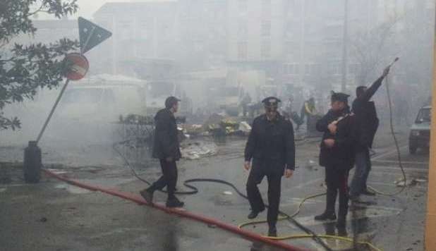 ESPLODE FURGONE ROSTICCERIA. TRE MORTI AL MERCATO AMBULANTE - FOTO - 09/03/2013