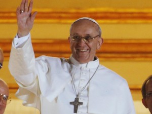 PAPA FRANCESCO LAVERA' I PIEDI AI GIOVANI DETENUTI PER IL GIOVEDI' SANTO - 23/03/2013