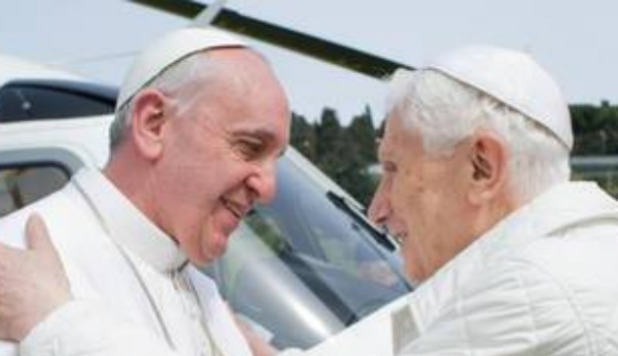 PAPA FRANCESCO, STORICO INCONTRO CON RATZINGER: 'SIAMO COME FRATELLI' - FOTO - 23/03/2013