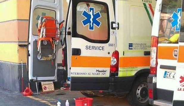 MADRE ACCOLTELLA LA FIGLIA DI 3 ANNI E TENTA IL SUICIDIO - 02/05/2013