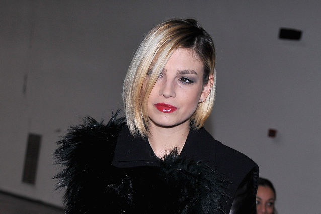 EMMA MARRONE IN AMORE PER SAN VALENTINO. AL DITO SPUNTA UN MISTERIOSO ANELLO - FOTO ALL'INTERNO - 14/02/2014