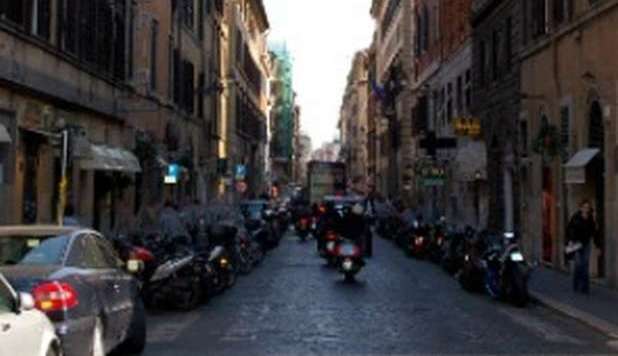PAURA A ROMA, COLPI DI PISTOLA IN PIENO CENTRO STORICO - 05/02/2013