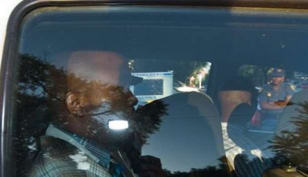 PISTORIUS DI NUOVO IN LACRIME IN AULA. LA PROCURA: 'OMICIDIO PREMEDITATO' - 19/02/2013