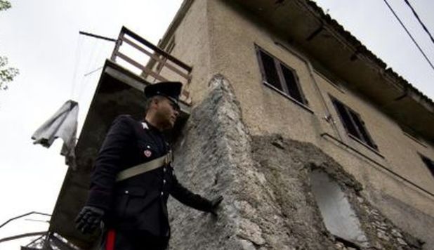 ROMA, NASCONDE IL CADAVERE DEL PADRE PER PRENDERE 1.400 € DI PENSIONE - 26/04/2013