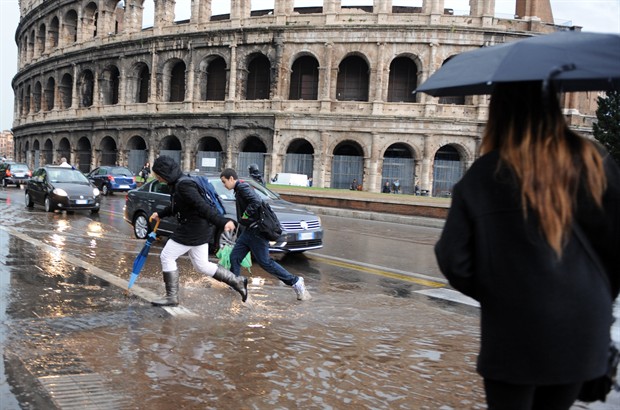 ROMA, TEMPERATURE PIÙ BASSE DELLA MEDIA E ALLERTA METEO PER LE PROSSIME 24 ORE - 14/07/2014