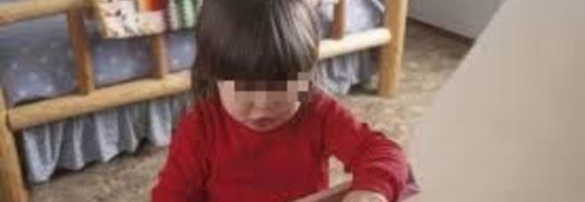 TROVA IN CASA LA PISTOLA DEL PAPÀ E SPARA UN COLPO, MORTA BIMBA DI 11 ANNI - 01/01/2015
