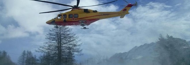 PRECIPITA UN ELICOTTERO DEL 118 IMPEGNATO NEI SOCCORSI CON 6 PERSONE A BORDO. I TESTIMONI:''ABBIAMO SENTITO UN BOATO'' - 24/01/2017