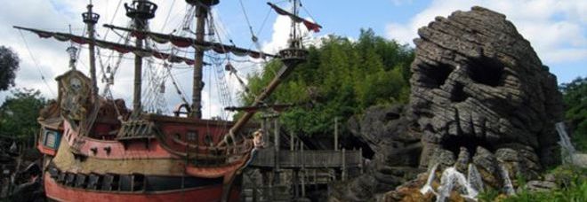 Incidente a Disneyland Paris, bimbo di 5 anni sotto una macchina: ''È grave, rischia la morte'' - 30/10/2013