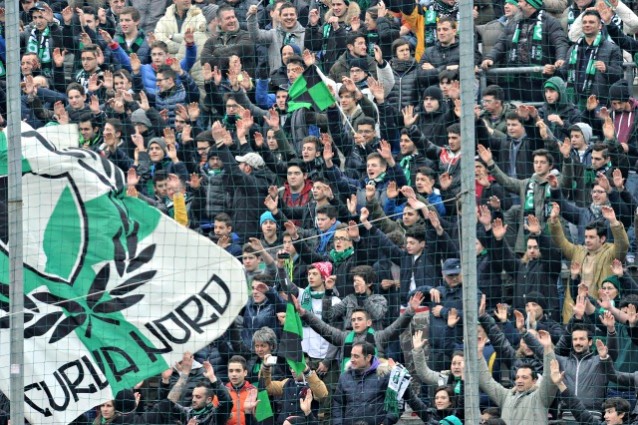 TRAGEDIA ALLO STADIO. TIFOSO DEL SASSUOLO E' MORTO DURANTE LA PARTITA - 29/03/2014