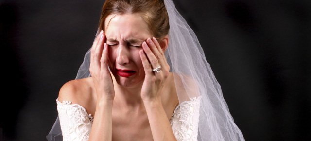 UOMO DIMENTICA LA NEOSPOSA AL BENZINAIO - 15/04/2014