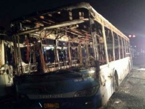 AUTISTA EROE SALVA 80 RAGAZZI DALL'AUTOBUS CHE STAVA GUIDANDO E CHE E' ANDATO A FUOCO - 31/03/2014