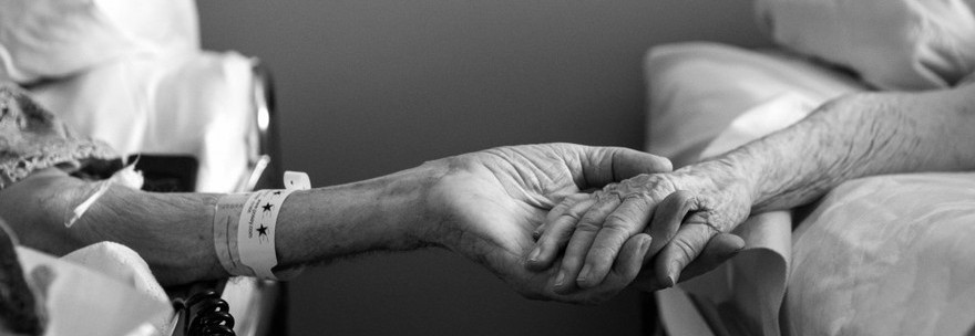 SPOSATI PER 62 ANNI, MARITO E MOGLIE MUOINO MANO NELLA MANO A POCHE ORE DI DISTANZA - 05/08/2014