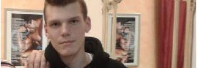 RICCARDO, 15 ANNI, CADE DAL TETTO DELL'AZIENDA. NON CE L'HA FATTA: DONATI GLI ORGANI - 05/08/2014