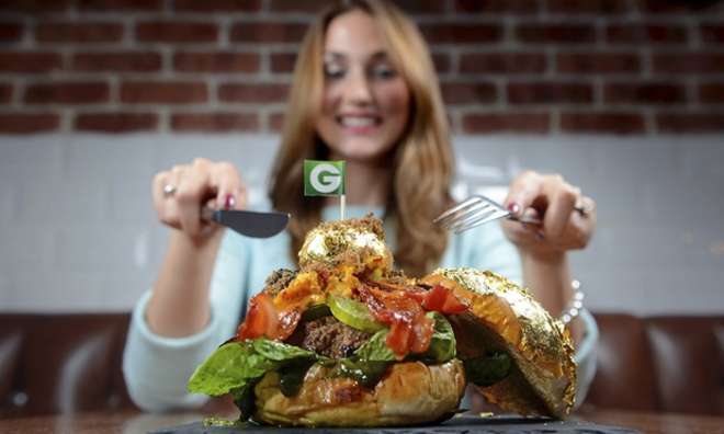 ARRIVA IL 'GLAMBURGER', L'HAMBURGER PIÙ COSTOSO AL MONDO: VALE 1400 EURO - 22/11/2014