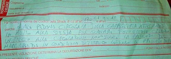FOTOGRAFA 5 VIGILI AL BAR, AVVOCATESSA A PIEDI MULTATA: ''STAVA INTRALCIANDO IL TRAFFICO'' - 06/01/2015