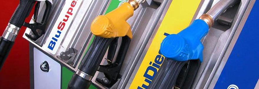 IL PETROLIO COSTA LA METÀ, MA LA BENZINA NO: ECCO PERCHÉ... - 06/01/2015