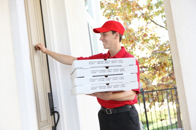 IL TERRIBILE SCHERZO AI RAGAZZI CHE CONSEGNANO LA PIZZA - VIDEO - 02/03/2015