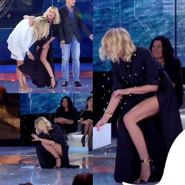 LE POSE BOLLENTI DI ALESSIA MARCUZZI ALL' ISOLA DEI FAMOSI - 11/03/2015