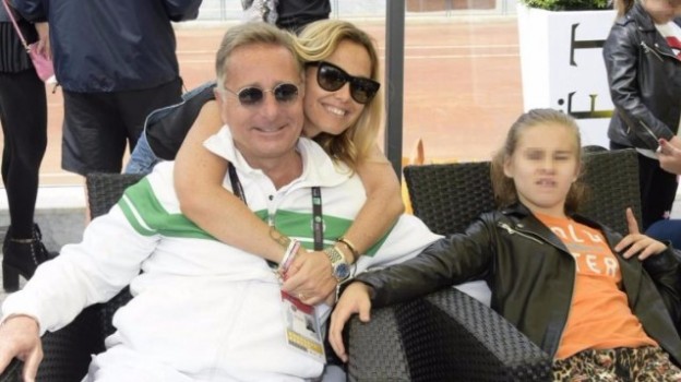 BONOLIS SPENDE 540 EURO PER UN PAIO DI SCARPE PER LA FIGLIA 13ENNE: SUL WEB SCOPPIA LA RABBIA - 11/05/2017