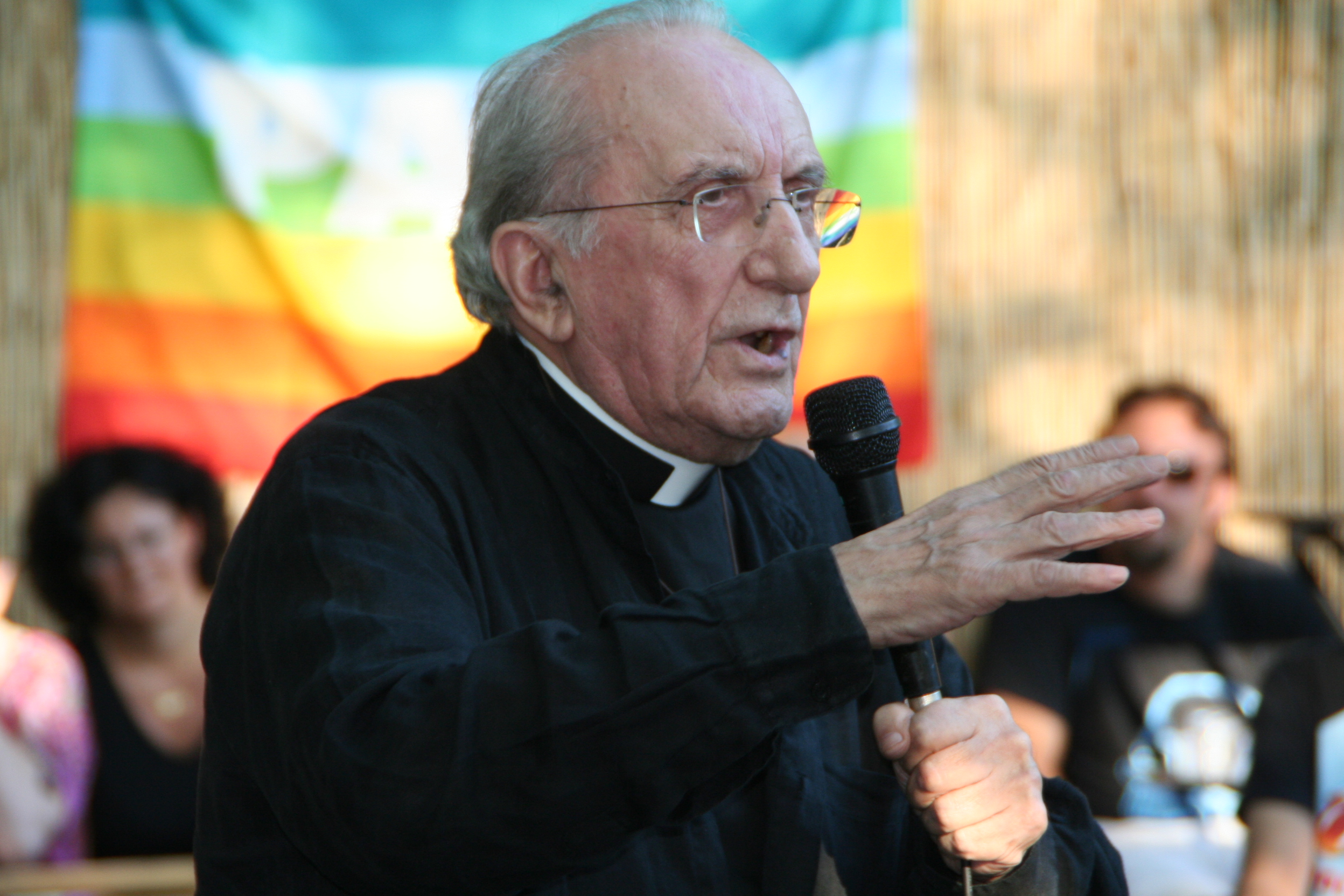 DON GALLO IN FIN DI VITA. IL SACERDOTE RICOVERATO IN OSPEDALE - 21/05/2013