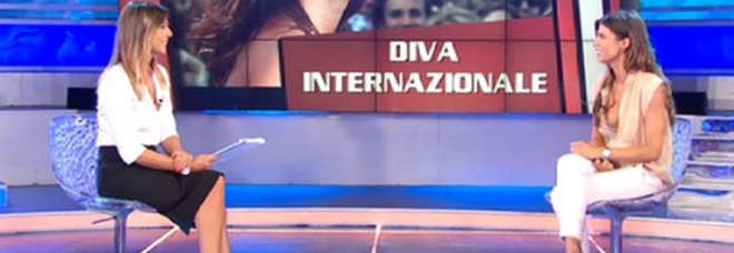 CANALIS, CAMICIA TROPPO OSÈ. FUORI DI SENO A ''LA VITA IN DIRETTA'' - FOTO ALL'INTERNO - 10/09/2013