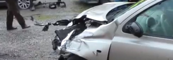 SBALZATE FUORI DALL'AUTO DOPO UNO SCONTRO IN AUTOSTRADA: MAMMA E FIGLIA TRAVOLTE E UCCISE DA UN PIRATA - VIDEO - 01/01/2014