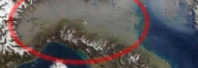 NUBE SOPRA LA PIANURA PADANA, LA FOTO DELLA NASA SPAVENTA L'ITALIA: ''PERICOLO PER LA SALUTE'' - 02/02/2014
