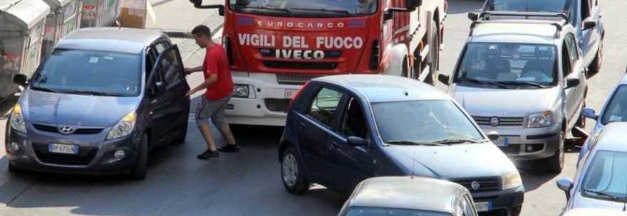 AUTO CHE INGOMBRANO? ARRIVA L'APP PER CONTATTARE IL PROPRIETARIO GRAZIE AL NUMERO DI TARGA - 07/02/2014