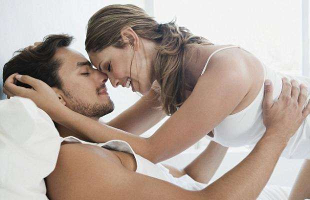VUOLE FARE L'AMORE TRE VOLTE AL GIORNO: IL MARITO NON CE LA FA E LEI CHIEDE IL DIVORZIO - 19/02/2015