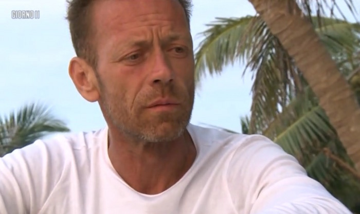 LACRIME SULL'ISOLA DEI FAMOSI: SIFFREDI SCOPPIA A PIANGERE COME UN BAMBINO - 19/02/2015