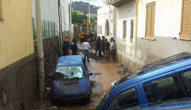 MALTEMPO: NUBIFRAGIO ALLE EOLIE, LIPARI CHIEDE STATO DI CALAMITÁ -FOTO/VIDEO - 15/09/2012