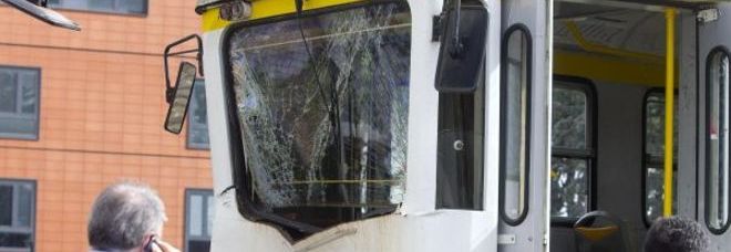 ROMA, INCIDENTE TRA DUE TRENI: 13 FERITI, TRAFFICO IN TILT - 07/10/2013