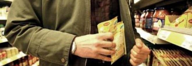 ''CARICO LA SPESA IN AUTO'', E SCAPPA CON DUEMILA EURO DI MERCE - 14/10/2013