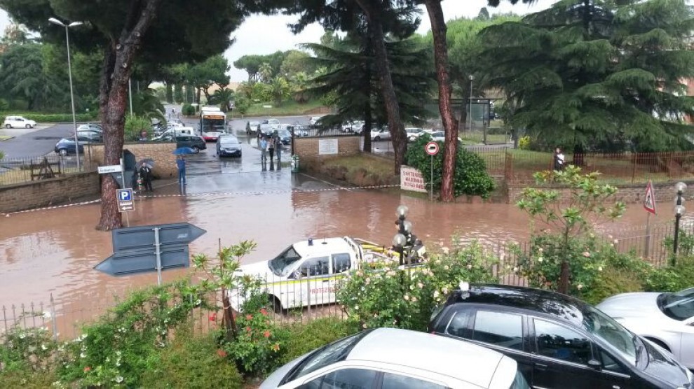 MALTEMPO, BOMBA D'ACQUA A ROMA: STRADE ALLAGATE E TRAFFICO IN TILT - 30/07/2014