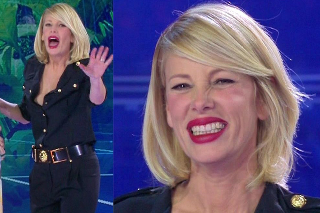 ALESSIA MARCUZZI PUBBLICA UNA FOTO SENSUALE DELLE VACANZE - GUARDA - 29/03/2015