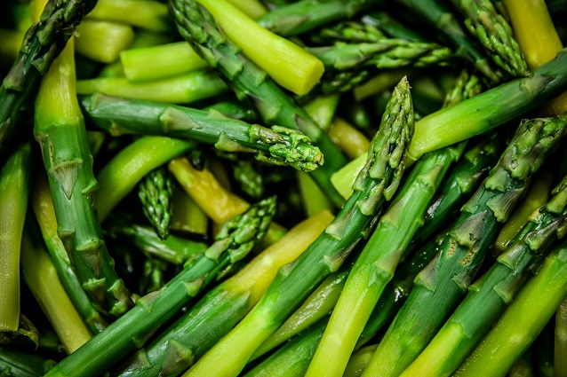 ECCO COSA ACCADE SE MANGIAMO MOLTI ASPARAGI - 15/05/2016