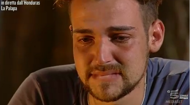 BRUTTA SORPRESA PER VALERIO SCANU AL SUO RIENTRO IN ITALIA - 19/03/2015