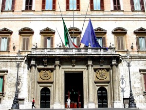 STIPENDI DIMEZZATI PER CONSIGLIERI ED ASSESSORI DELLE REGIONI SPRECONE - 28/10/2012