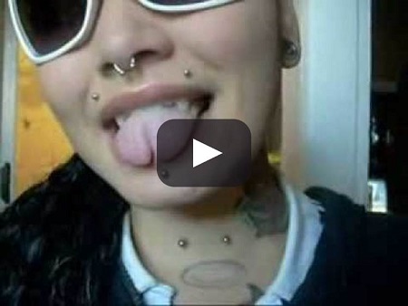 LA RAGAZZA DALLA LINGUA BIFORCUTA E I CANINI DA DRACULA - IL VIDEO IMPAZZA SUL WEB - 18/02/2014