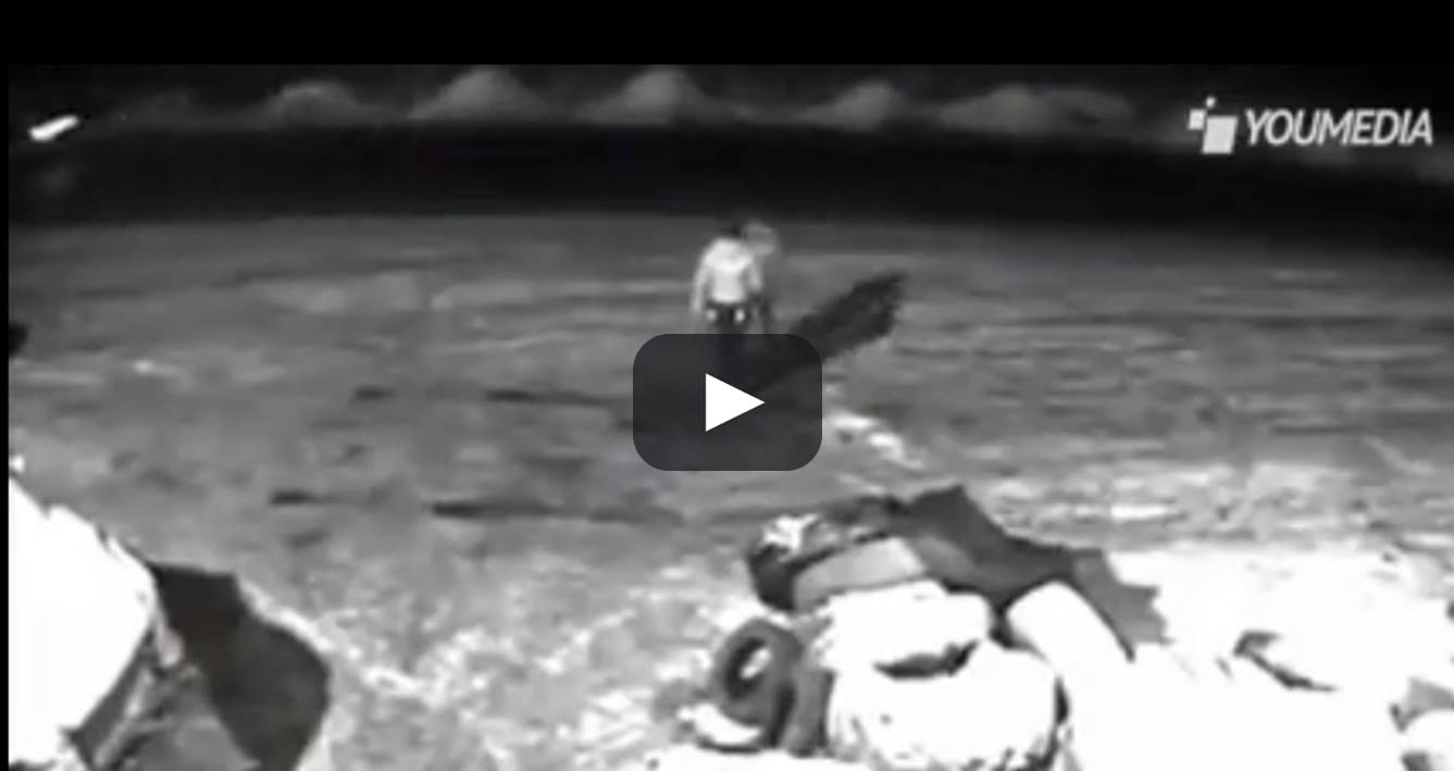 LITIGA COL RAGAZZO, SI SDRAIA SULL'ASFALTO E SI FA INVESTIRE - VIDEO SHOCK - 26/12/2013