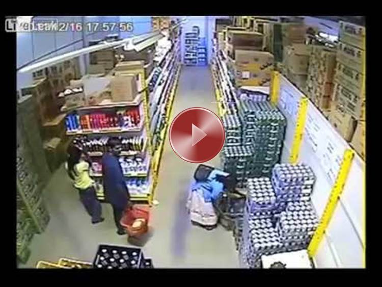 ECCO ALCUNI ZINGARI CHE RUBANO NEL SUPERMERCATO - VIDEO DI ALCUNI DEI LORO TRUCCHI - 05/01/2014