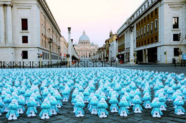 4.000 Puffi invadono Roma, ecco il perchè - Foto - 30/06/2013