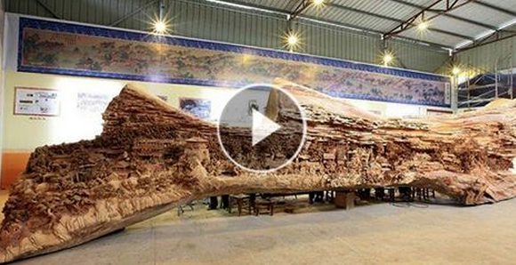 SEMBRA UN VECCHIO TRONCO DI ALBERO MARCIO: MA SE LO OSSERVI DA VICINO RIVELA QUALCOSA DI EPICO - 23/03/2017