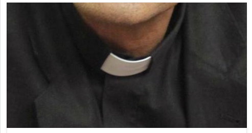 IL SACERDOTE SI AVVICINA AI RAGAZZINI, POI LA SCENA SHOCK A MEDJUGORJE - 12/06/2016